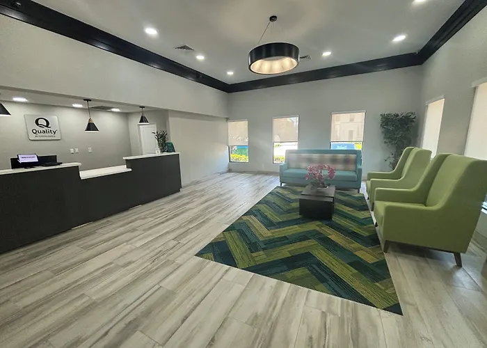 Quality Inn & Suites At Airport Blvd I-65